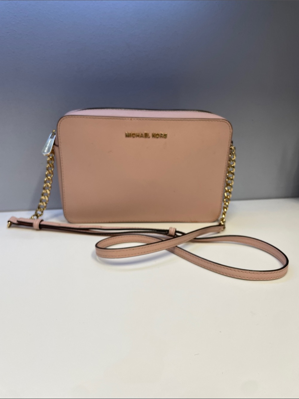 MICHAEL KORS Blush Pink Leather Crossbody Bag with Gold Chain